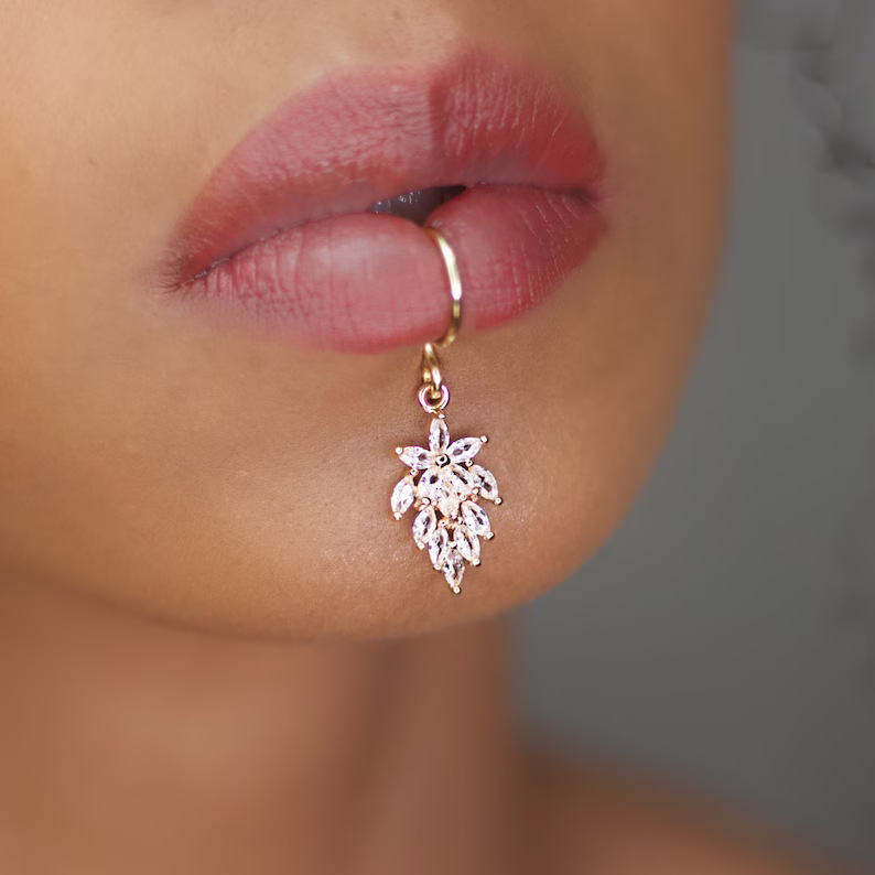 Lüks Altın Rengi Çiçek Şekli K - Body Jewelry And Earrings incelemesi ve fiyatı